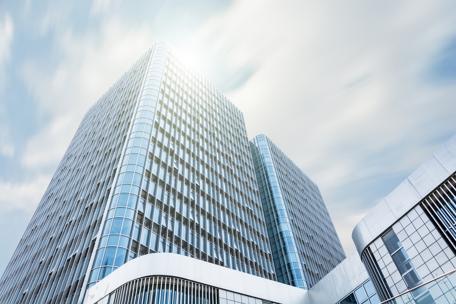 Estudo da Schneider Electric e Unwork revela que, em 2019, investimento global em edifícios inteligentes irá superar os 14 milhões de euros