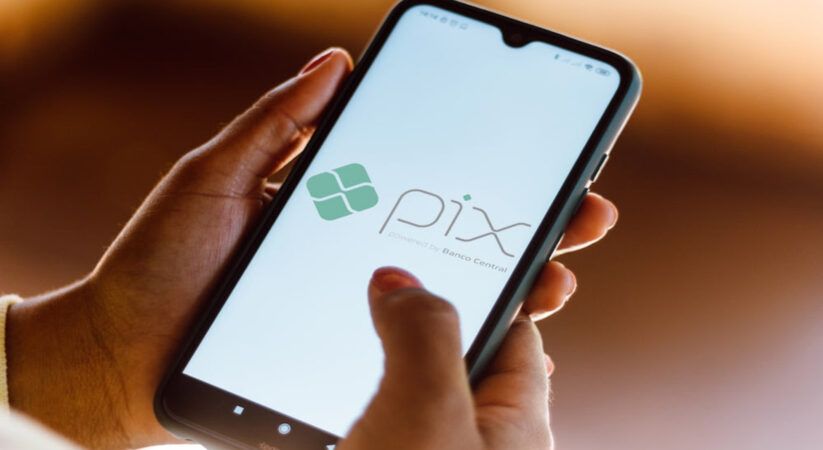 Pix é meio de pagamento mais utilizado pelos brasileiros em compras presenciais, revela relatório da Minsait Payments